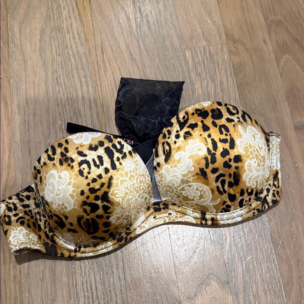 Victoria's Secret Leopard and Lace Bra
Very sexy multi way wear
